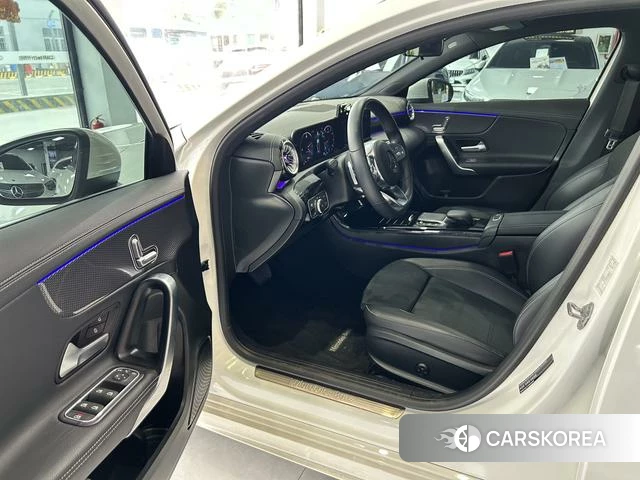 Mercedes-Benz Class A 2023 Белый из Китая, фото 2