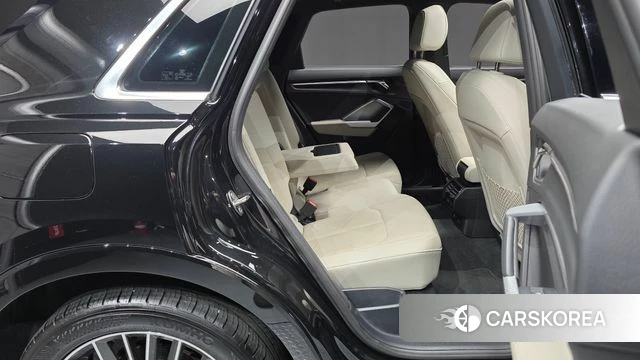 Audi Q3 (F3) 2022 Черный из Кореи, фото 2