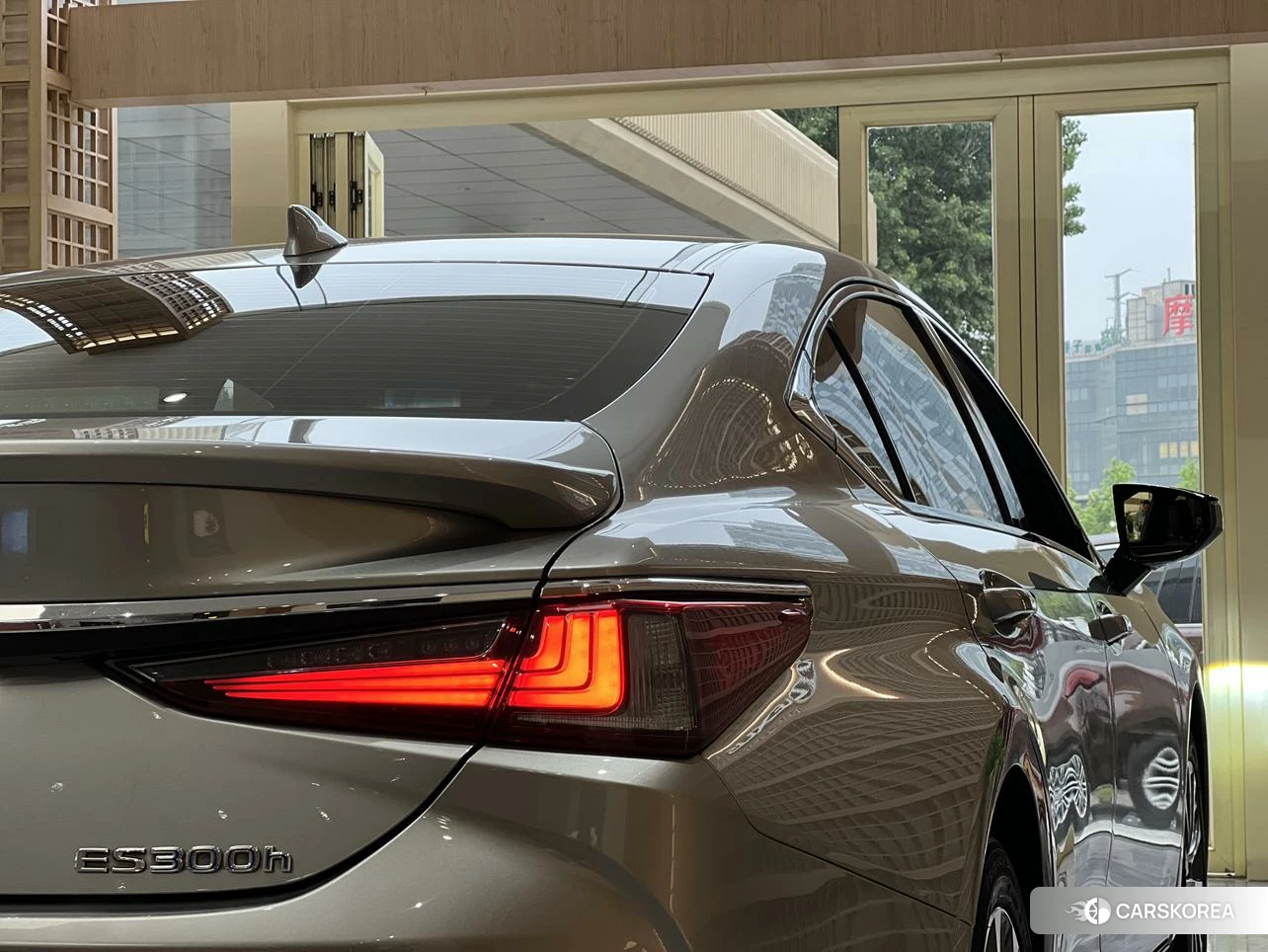 Lexus ES 2021 Серебристо-серый из Китая, фото 2