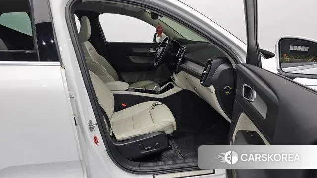 Volvo XC40 2022 Белый из Кореи, фото 2