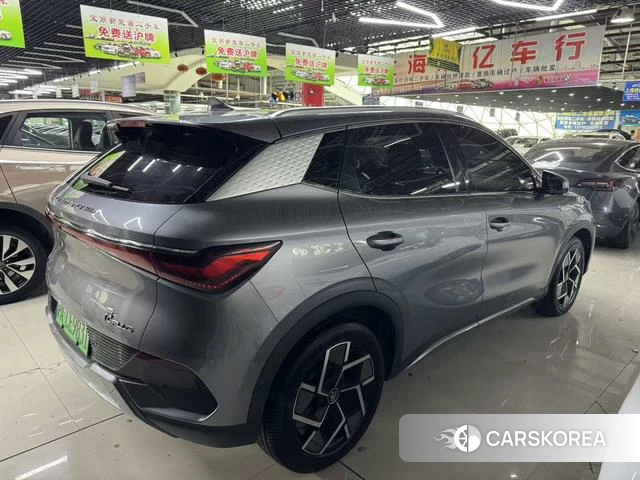 BYD Yuan PLUS 2023 Серебристо-серый из Китая, фото 2