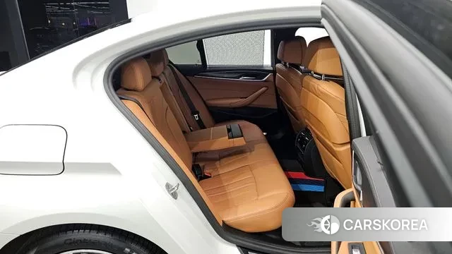 BMW 5 Series (G30) 2023 Белый из Кореи, фото 2