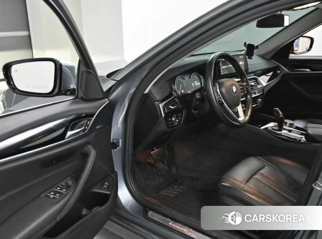 BMW 5 Series (G30) 2018 Серый из Кореи, фото 2