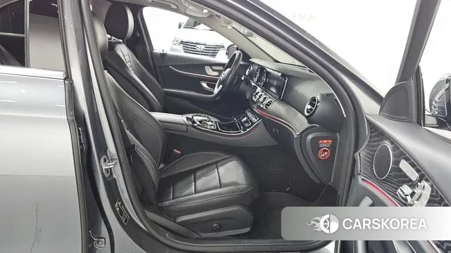 Mercedes-Benz E-Class W213 2020 Серый из Кореи, фото 2