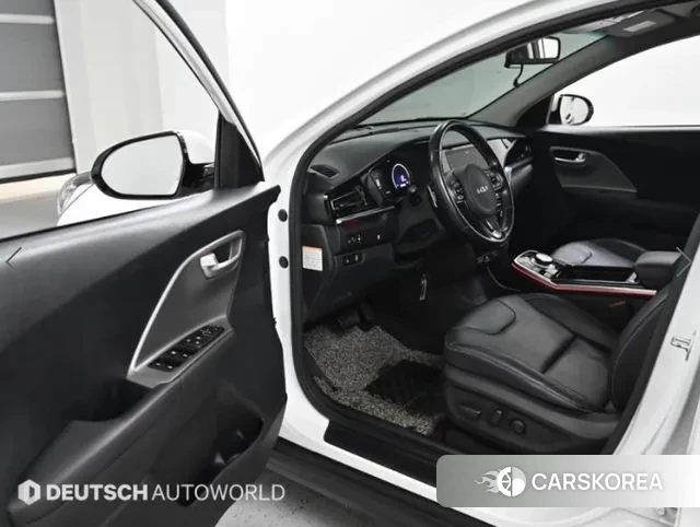 Kia Niro Plus 2022 Белый из Кореи, фото 2