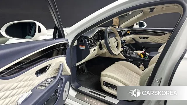 Bentley Flying Spur 3rd Generation 2021 Белый из Кореи, фото 2