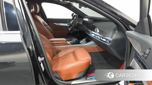 BMW 7 Series (G70) 2023 Черный из Кореи, фото 2