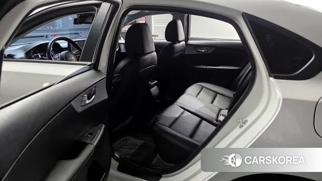 Kia The New K3 2nd generation 2021 Белый из Кореи, фото 2