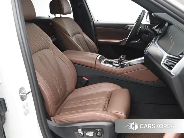 BMW X6 (G06) 2023 Белый из Кореи, фото 2