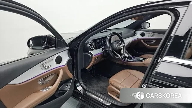 Mercedes-Benz E-Class W213 2021 Черный из Кореи, фото 2