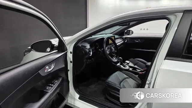 Kia The New K3 2nd generation 2022 Белый из Кореи, фото 2