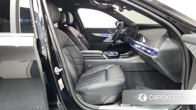 BMW i7 (G70) 2023 Черный из Кореи, фото 2