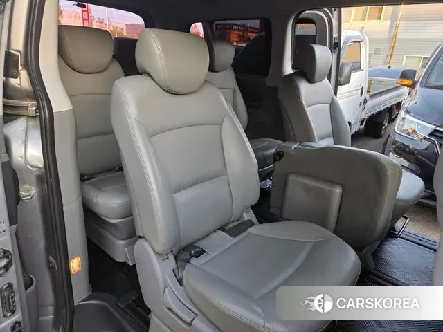 Hyundai The New Grand Starex 2018 Серебристо-серый из Кореи, фото 2