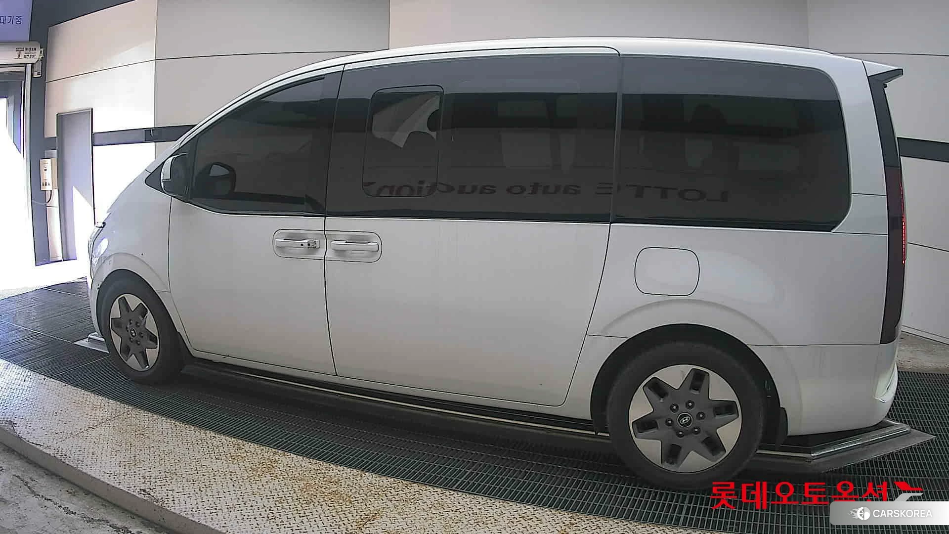 Hyundai Staria 2022 Белый из Кореи, фото 2