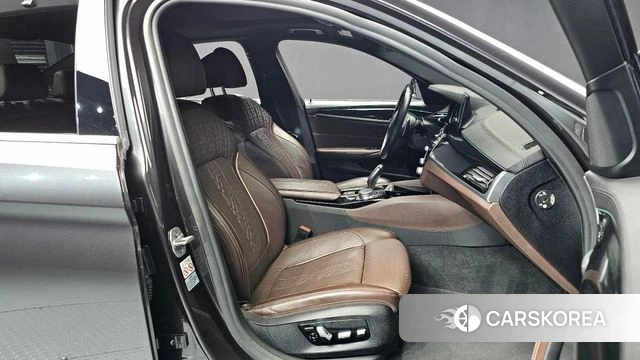 BMW 5 Series (G30) 2018 Серый из Кореи, фото 2