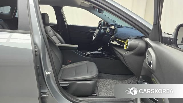 Chevrolet (GM Daewoo) Trax Crossover 2024 Серый из Кореи, фото 2