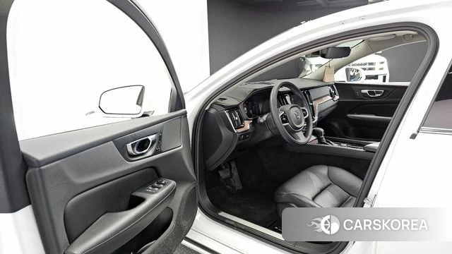 Volvo S60 3rd generation 2020 Белый из Кореи, фото 2