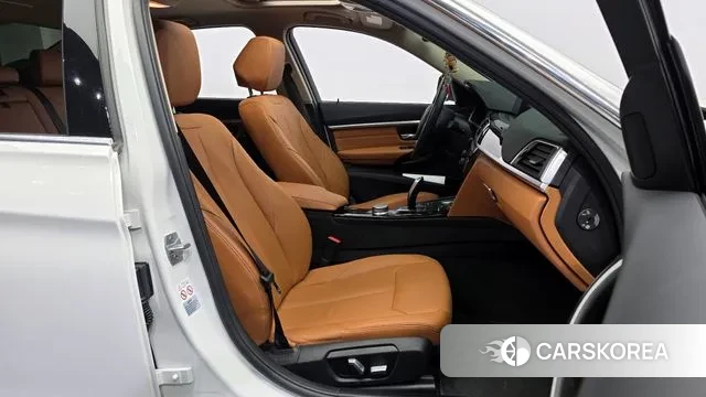 BMW 3 Series (F30) 2018 Белый из Кореи, фото 2