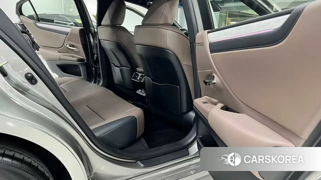 Lexus ES 2026 Серебристо-серый из Китая, фото 2