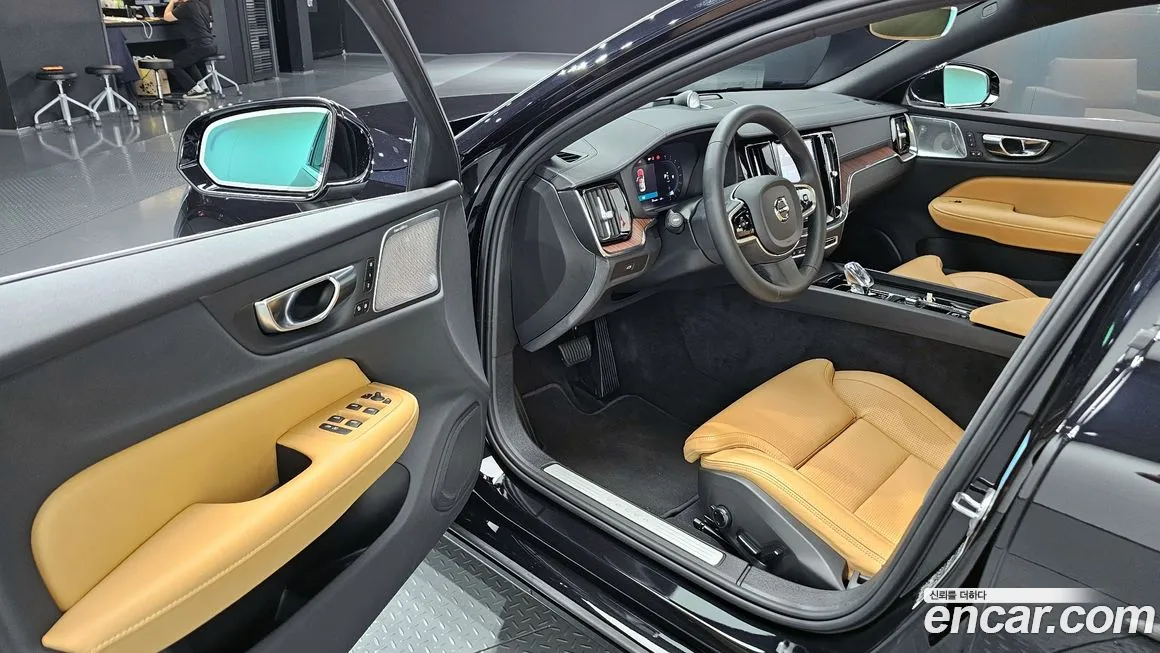 Volvo S60 3rd generation 2023 Черный из Кореи, фото 2