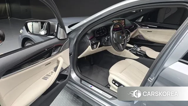 BMW 5 Series (G30) 2022 Серый из Кореи, фото 2