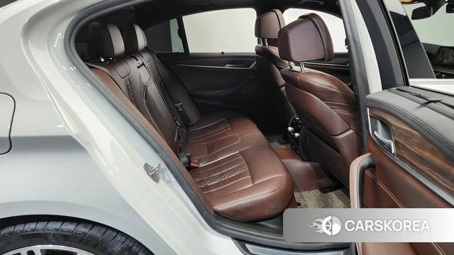 BMW 5 Series (G30) 2019 Белый из Кореи, фото 2