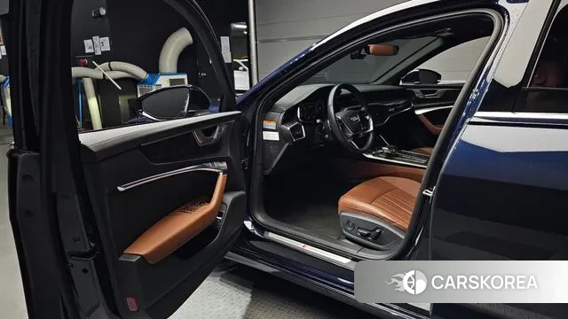 Audi A6 (C8) 2023 Черный из Кореи, фото 2