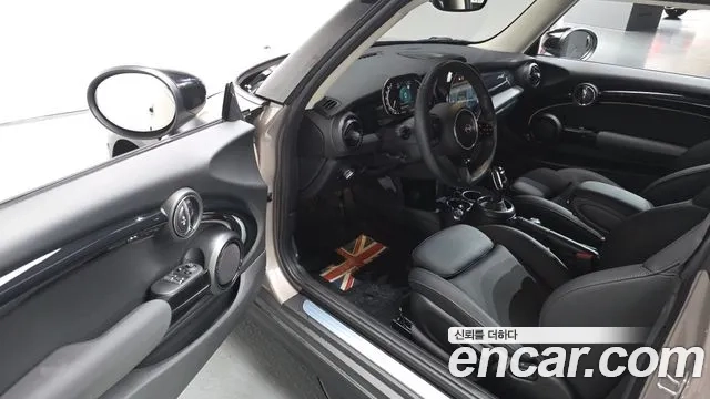 Mini Cooper 2023 Песочный из Кореи, фото 2