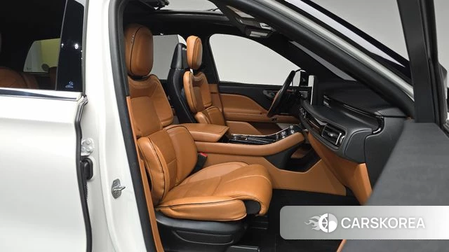 Lincoln Aviator 2nd generation 2023 Белый из Кореи, фото 2