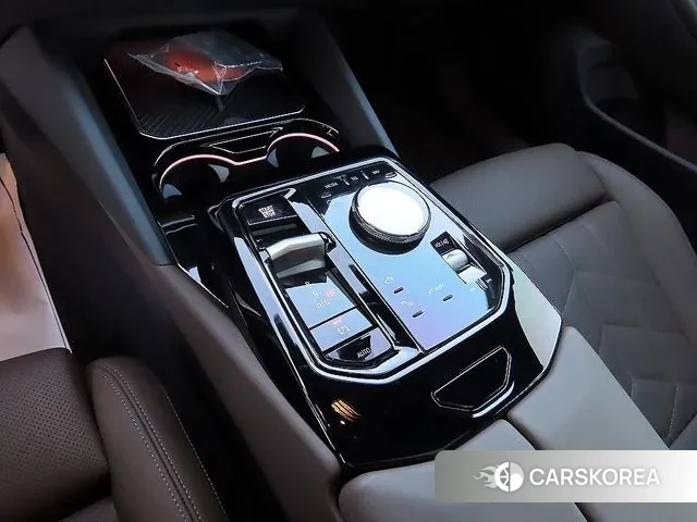 BMW 5 Series (G60) 2025 Белый из Кореи, фото 2