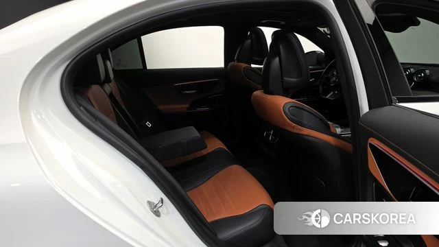 Mercedes-Benz C-Class W206 2022 Белый из Кореи, фото 2
