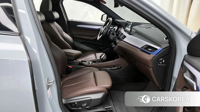 BMW X2 (F39) 2022 Светло-серебряный цвет из Кореи, фото 2
