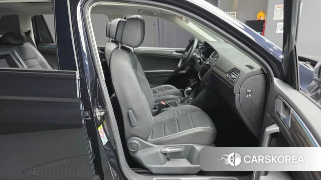 Volkswagen Tiguan Allspace 2023 Синий из Кореи, фото 2