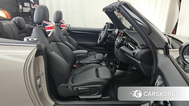 Mini Cooper Convertible 2024 Жемчужный цвет из Кореи, фото 2