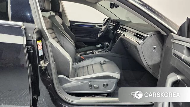 Volkswagen Arteon 2023 Черный из Кореи, фото 2