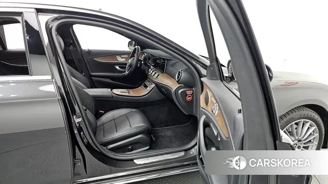 Mercedes-Benz E-Class W213 2021 Серый из Кореи, фото 2