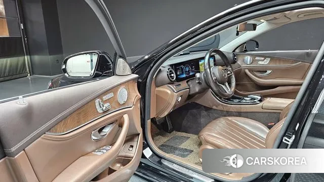 Mercedes-Benz E-Class W213 2018 Черный из Кореи, фото 2