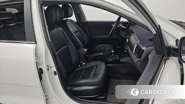 Kia Stonic 2018 Белый из Кореи, фото 2