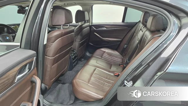 BMW 5 Series (G30) 2018 Серый из Кореи, фото 2