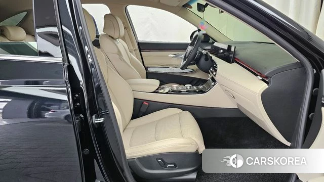 Genesis GV70 2024 Черный из Кореи, фото 2