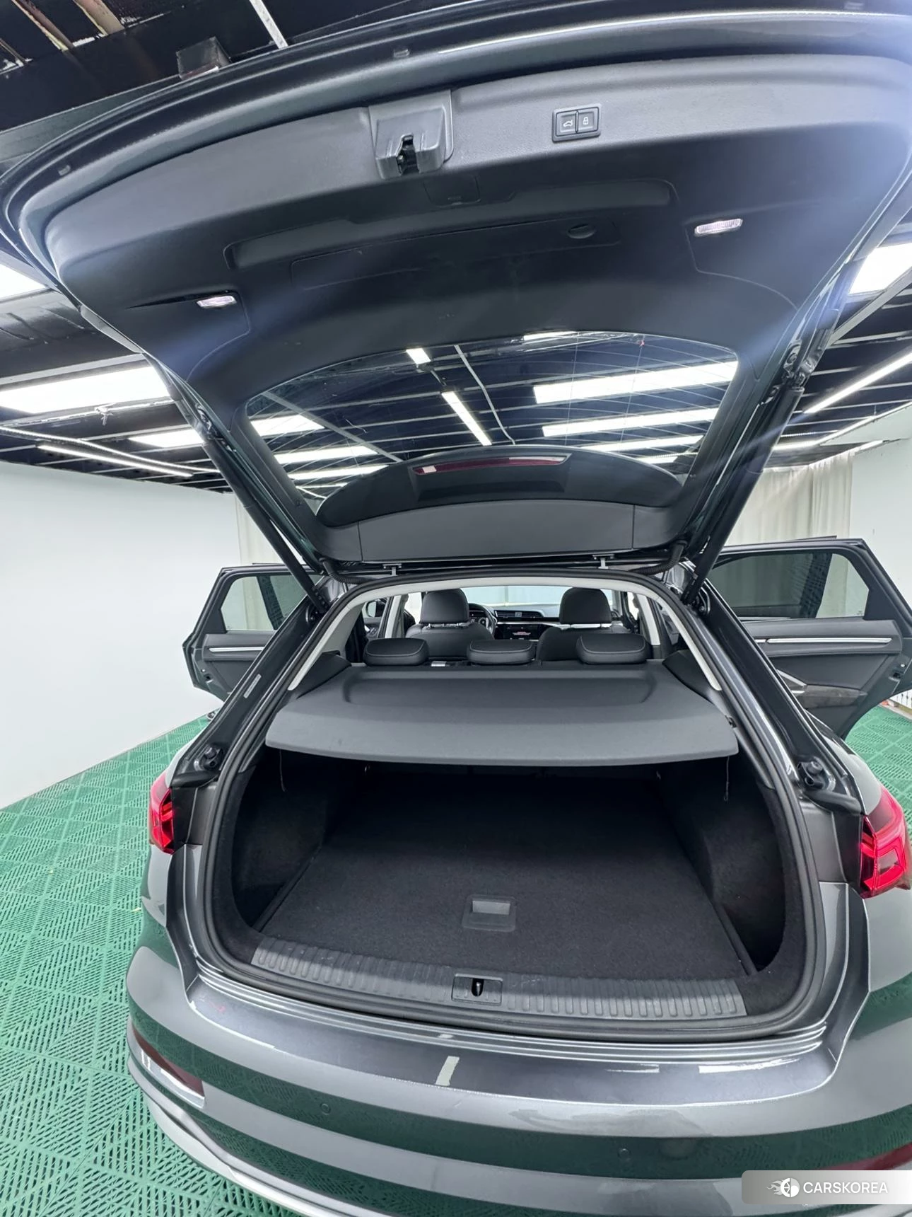 Audi Q3 2020 Серебристо-серый из Китая, фото 2