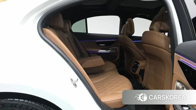 Mercedes-Benz E-Class W214 2024 Белый из Кореи, фото 2