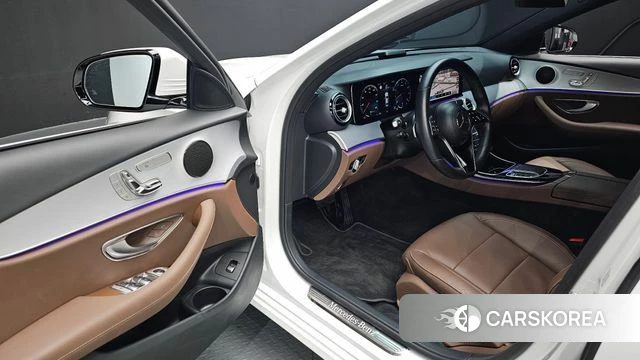 Mercedes-Benz E-Class W213 2021 Белый из Кореи, фото 2