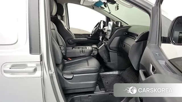 Hyundai Staria 2023 Серебряный из Кореи, фото 2