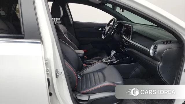 Kia The New K3 2nd generation 2023 Белый из Кореи, фото 2