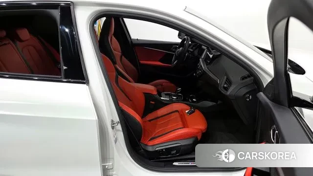 BMW 1 Series (F40) 2024 Белый из Кореи, фото 2