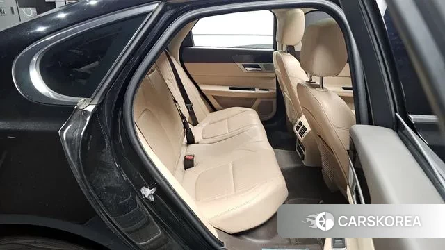 Jaguar XF (X260) 2019 Черный из Кореи, фото 2