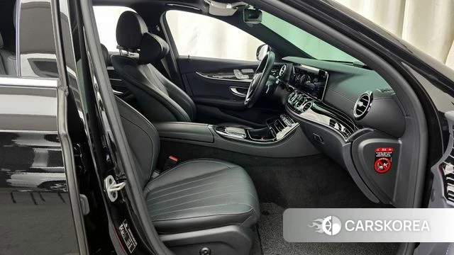 Mercedes-Benz E-Class W213 2021 Черный из Кореи, фото 2