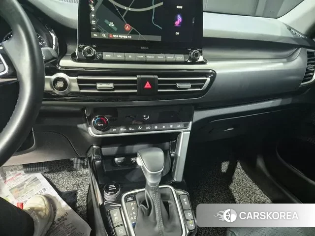 Kia Seltos 2021 Серебристо-серый из Кореи, фото 2