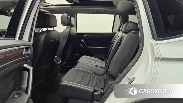 Volkswagen Tiguan Allspace 2024 Белый из Кореи, фото 2